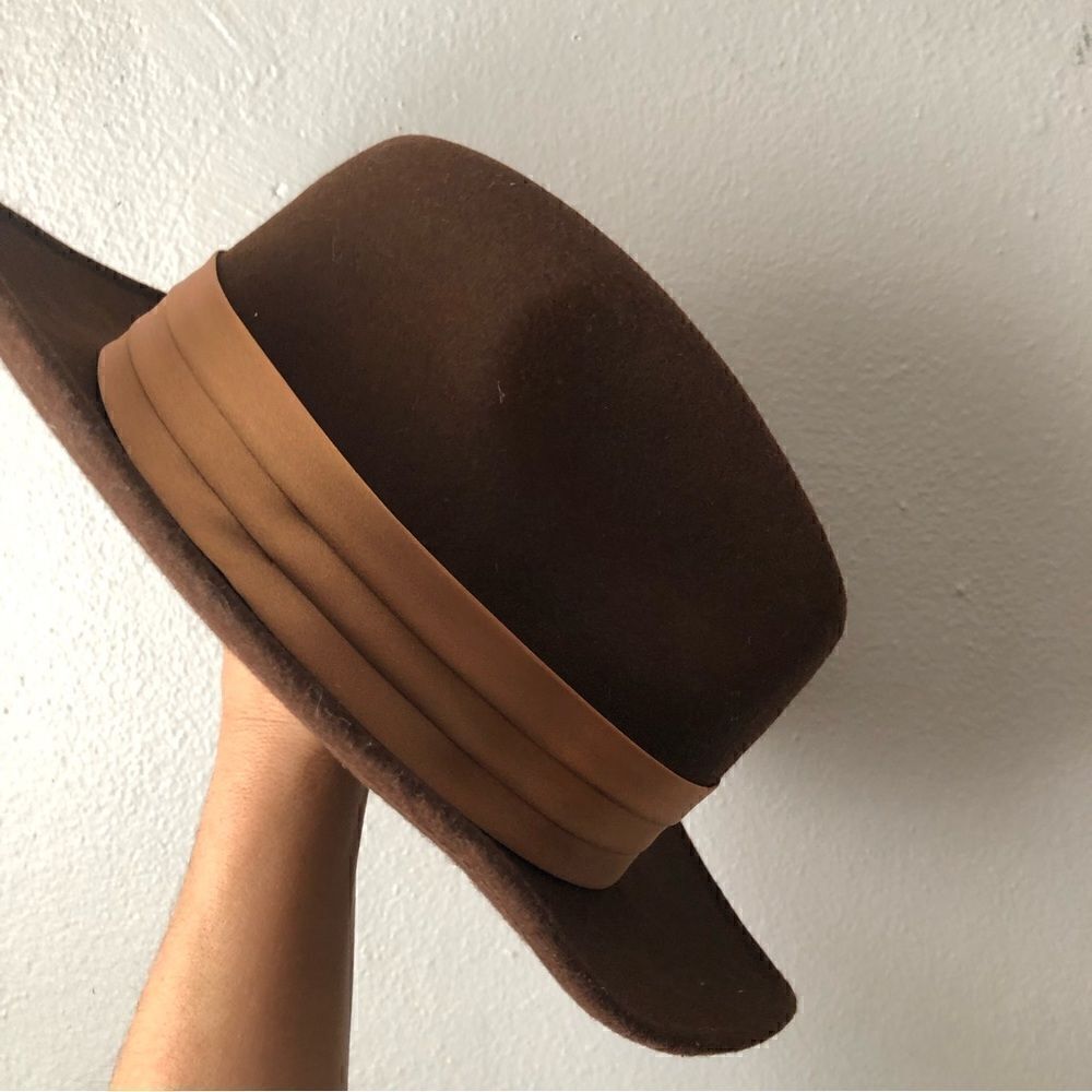 Vintage wool fedora with multi colored feathers in the satin ribbon trim - Picture 7 of 7